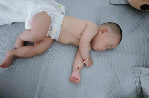 梧州宝宝突然很多眼屎